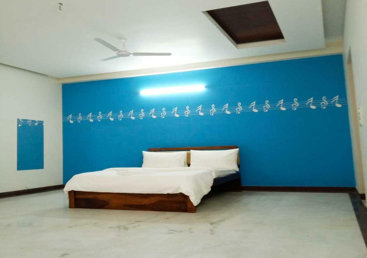 J P Residency Hotel Greater Noida Exterior photo