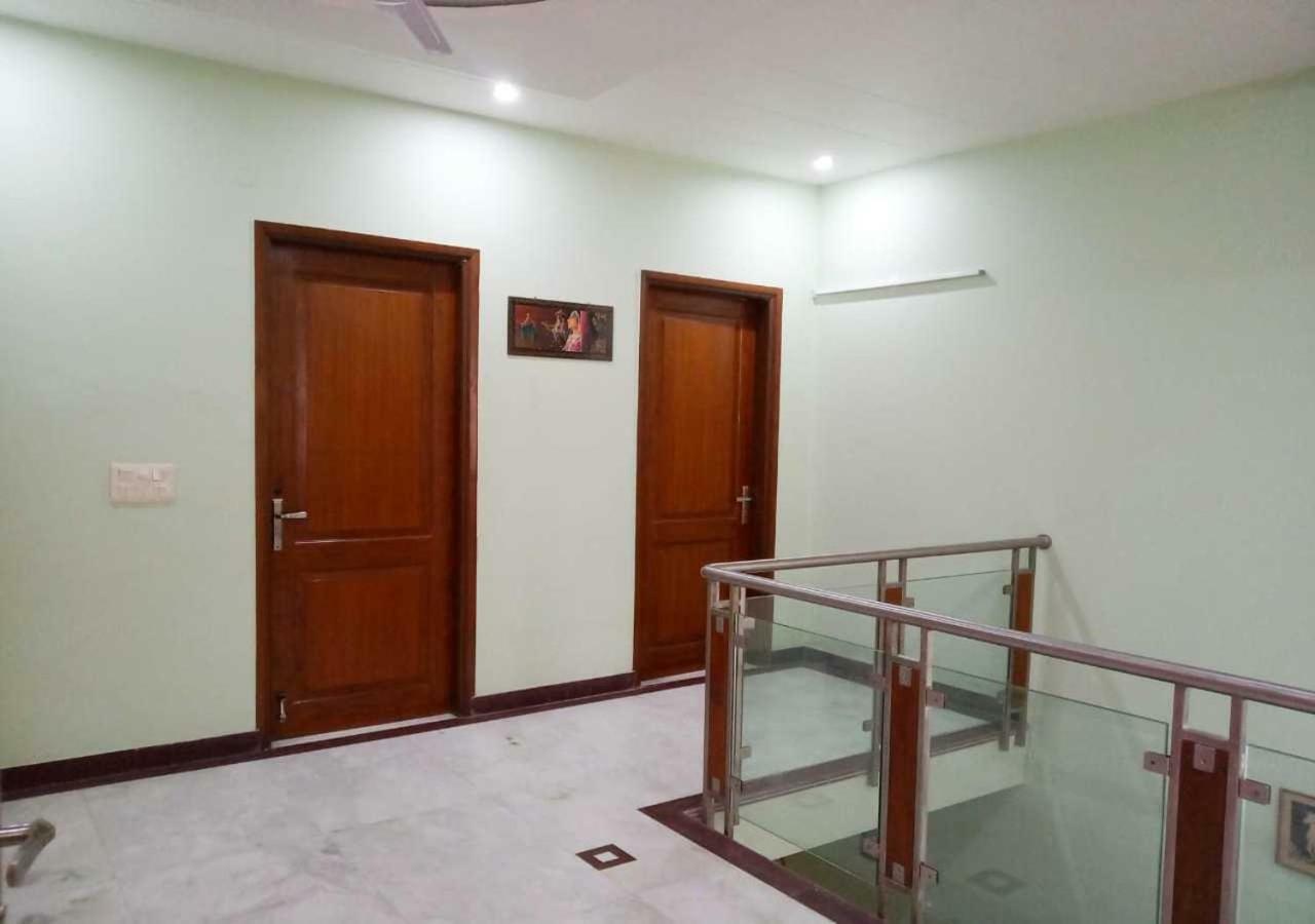 J P Residency Hotel Greater Noida Exterior photo