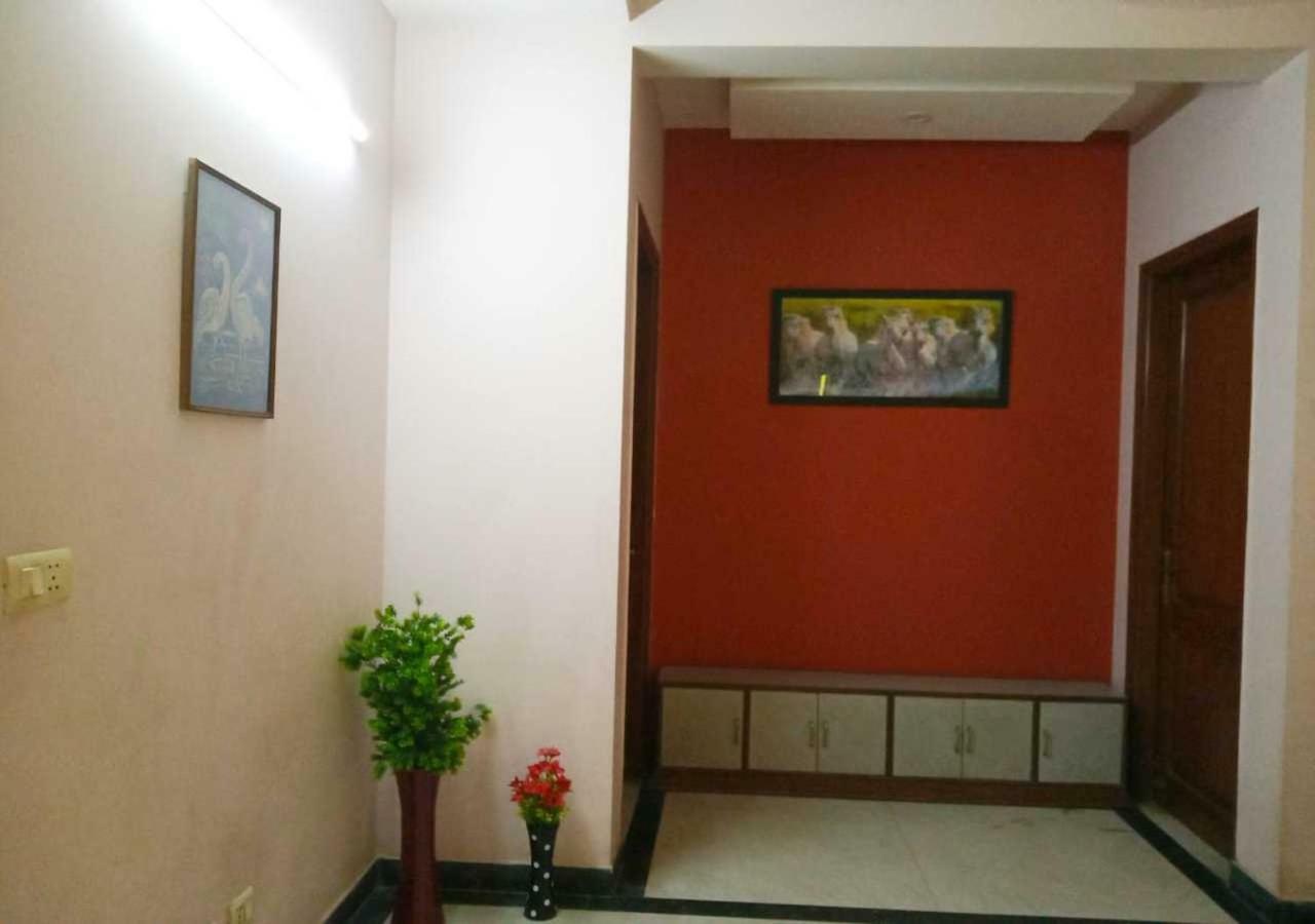 J P Residency Hotel Greater Noida Exterior photo