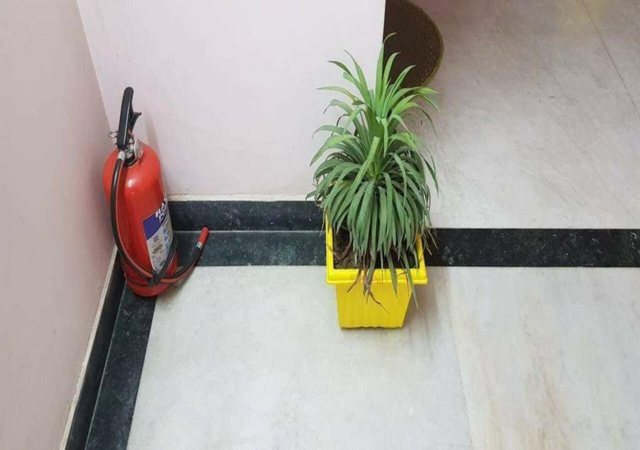 J P Residency Hotel Greater Noida Exterior photo