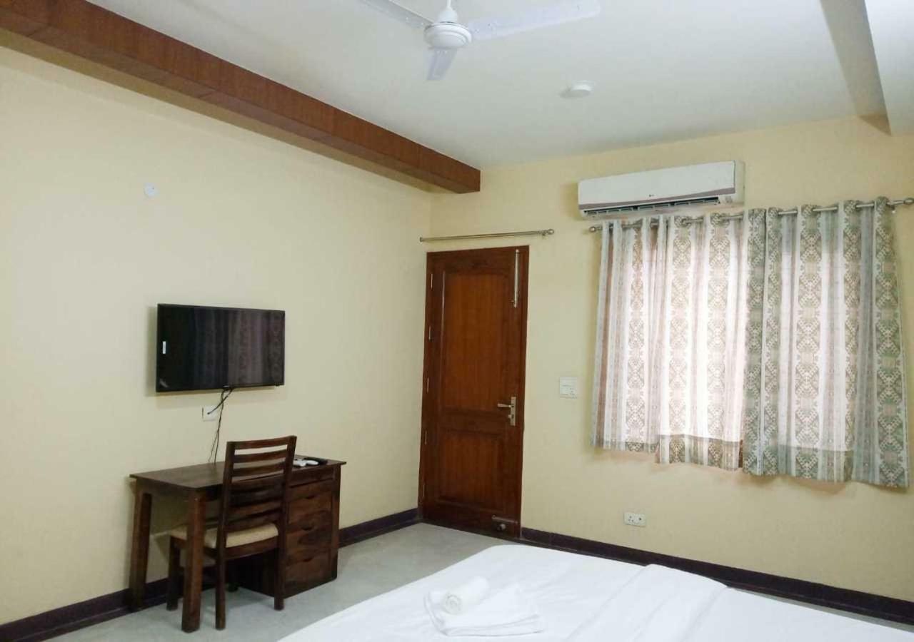 J P Residency Hotel Greater Noida Exterior photo