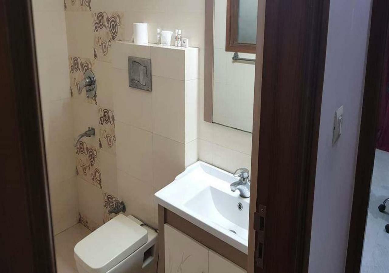 J P Residency Hotel Greater Noida Exterior photo