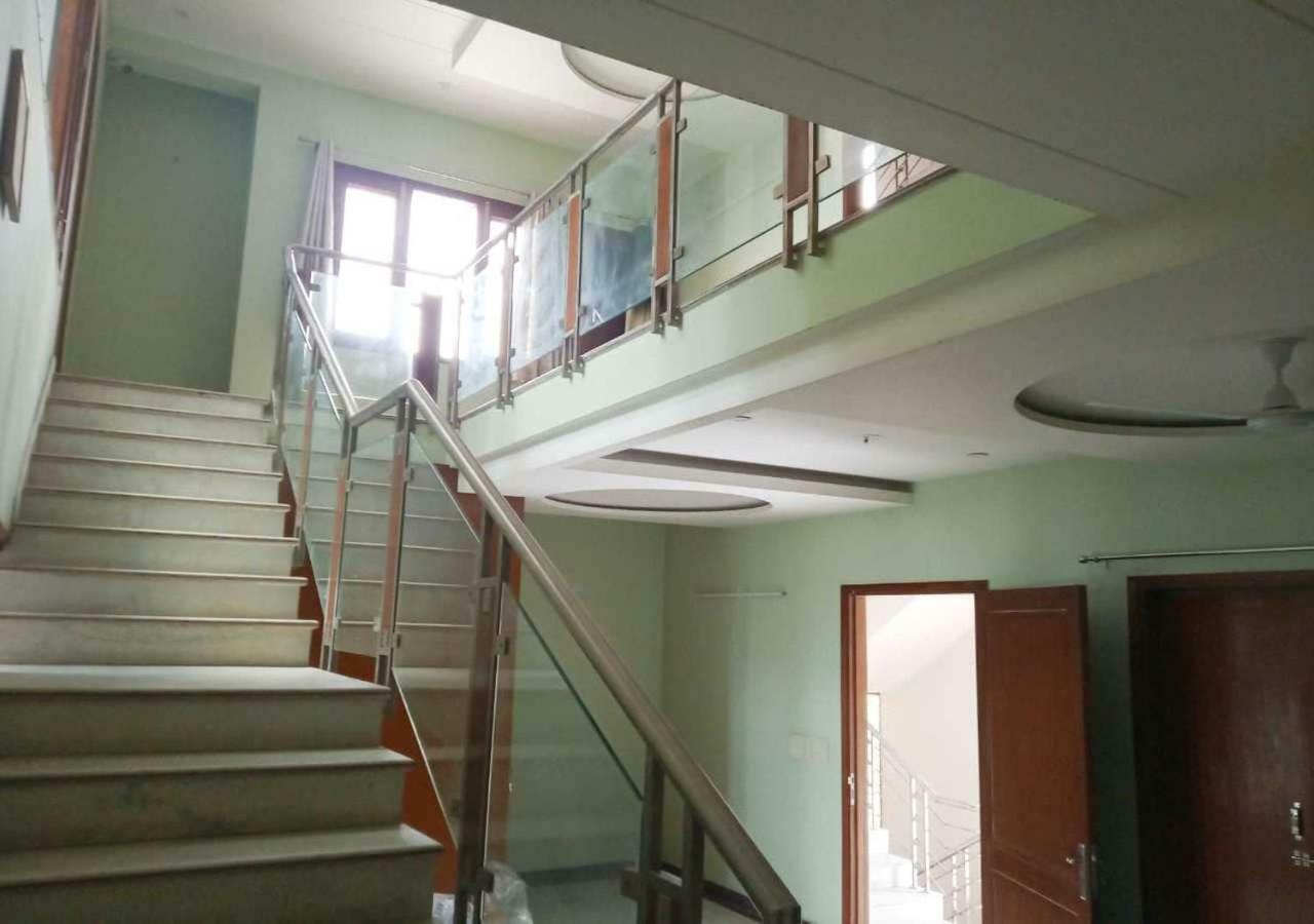 J P Residency Hotel Greater Noida Exterior photo