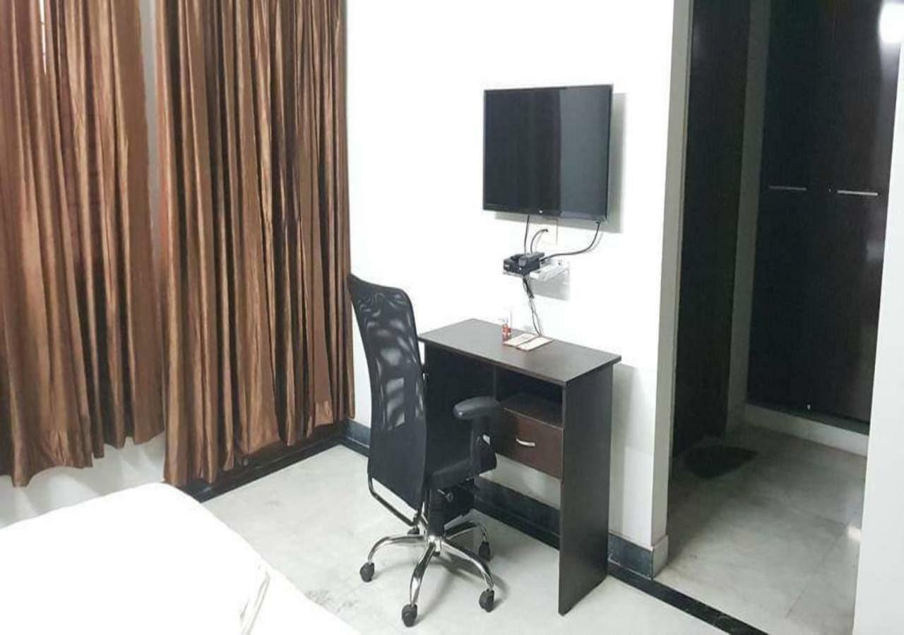 J P Residency Hotel Greater Noida Exterior photo