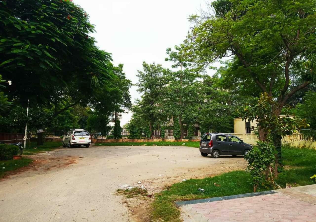 J P Residency Hotel Greater Noida Exterior photo
