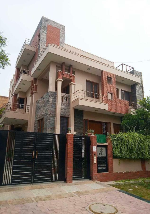 J P Residency Hotel Greater Noida Exterior photo
