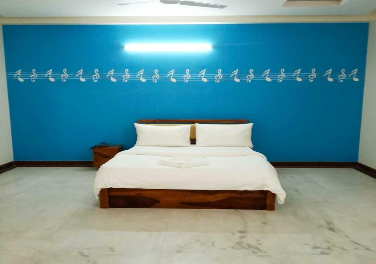 J P Residency Hotel Greater Noida Exterior photo