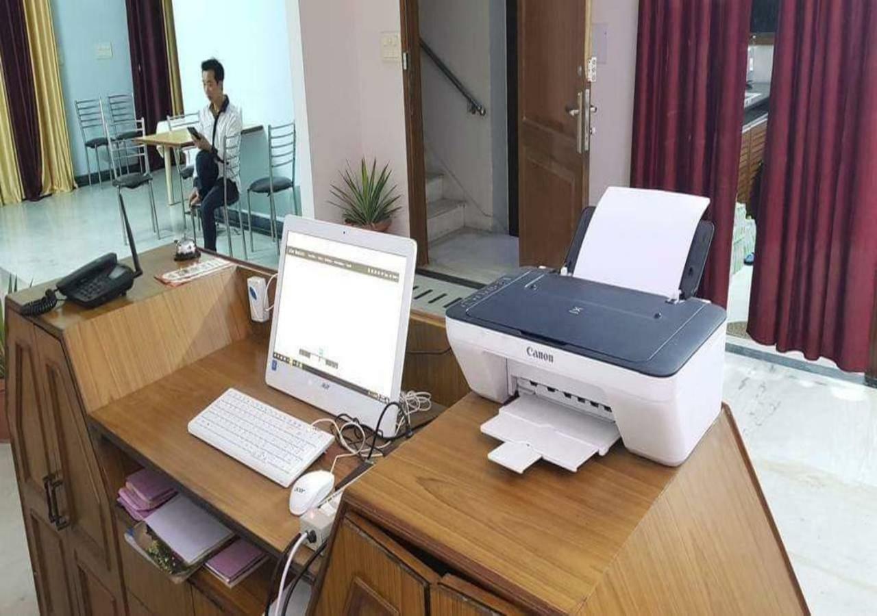 J P Residency Hotel Greater Noida Exterior photo