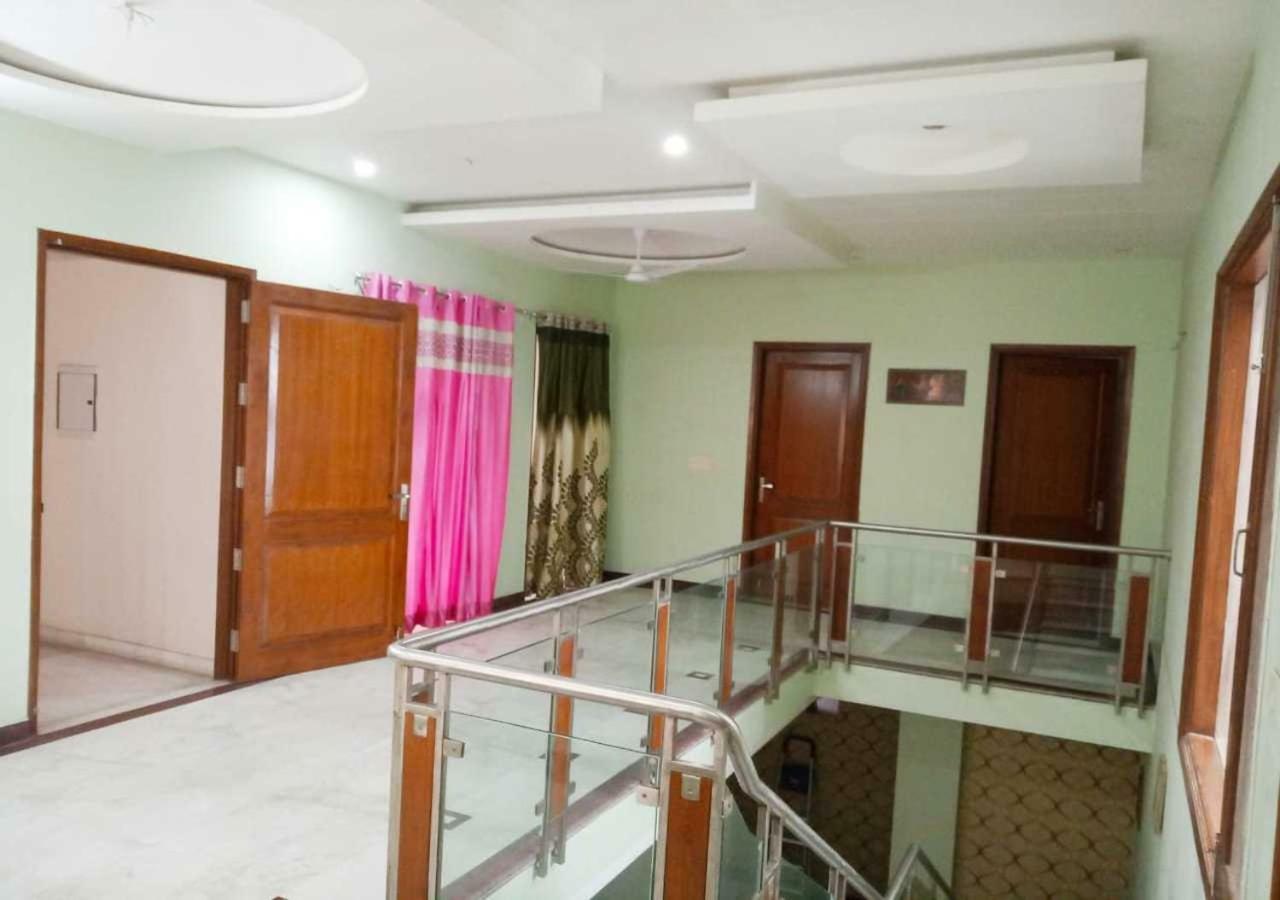 J P Residency Hotel Greater Noida Exterior photo