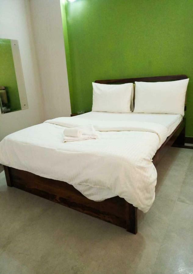 J P Residency Hotel Greater Noida Exterior photo